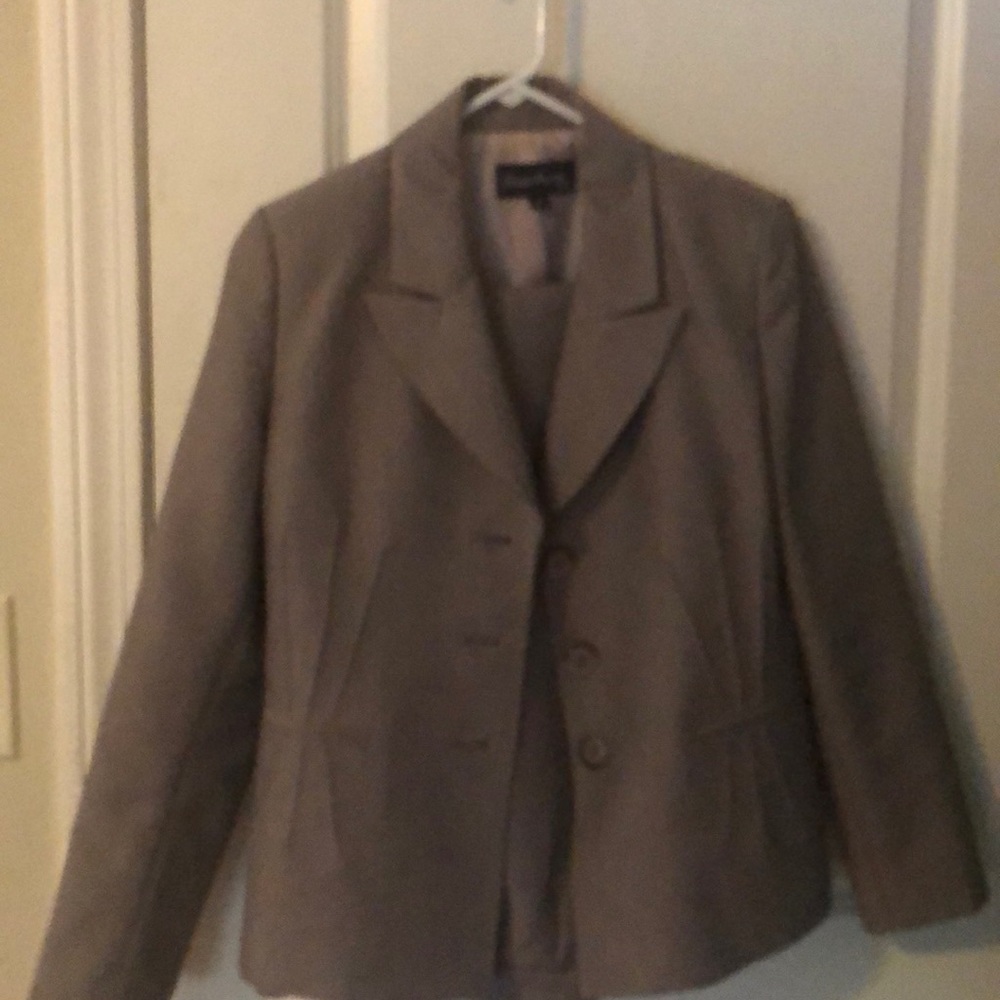 Women’s suit